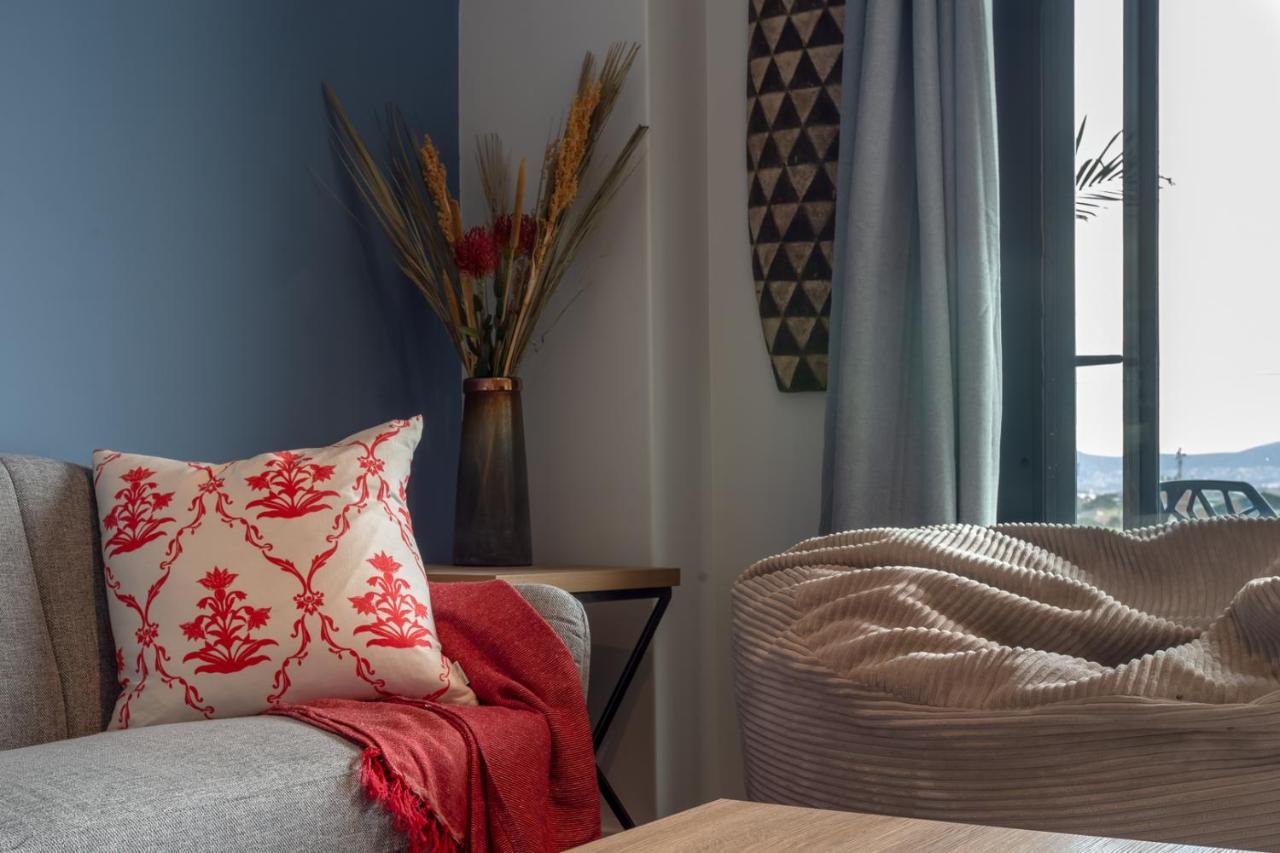 Tranquil, Spacious, Quiet Trendy With A View Apartment