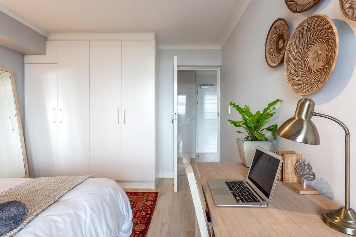 Apartment Tranquil, Spacious, Quiet Trendy With A View *