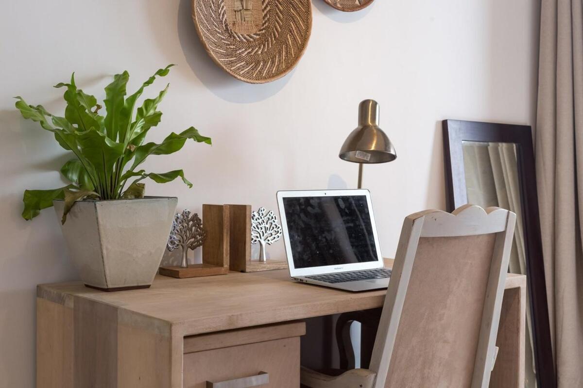 Tranquil, Spacious, Quiet Trendy With A View Kapstadt
