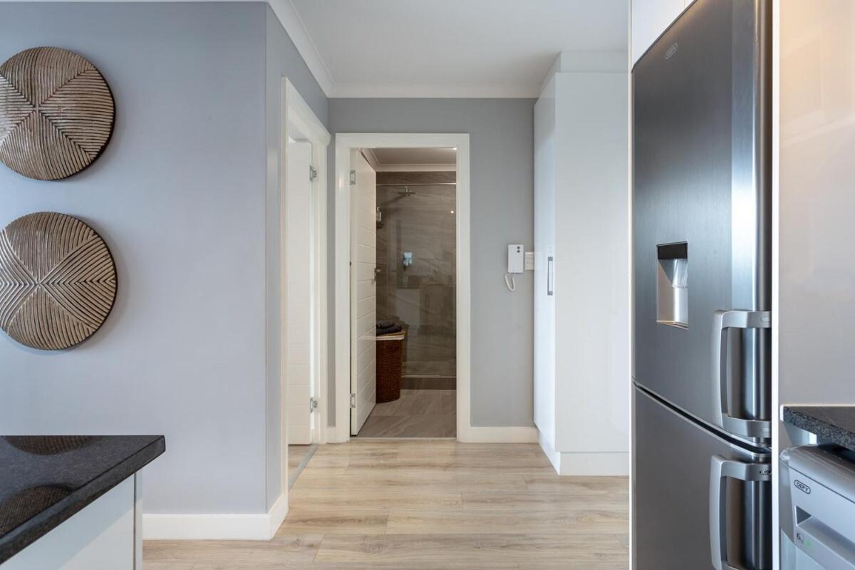 Tranquil, Spacious, Quiet Trendy With A View * Kapstadt