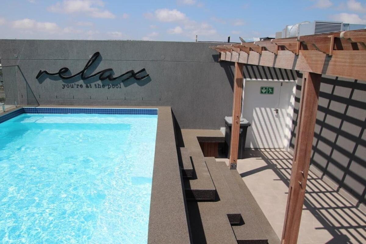 Tranquil, Spacious, Quiet Trendy With A View Apartment