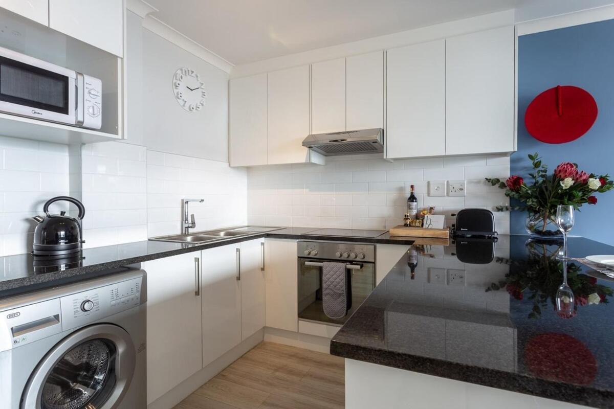 Tranquil, Spacious, Quiet Trendy With A View Apartment *