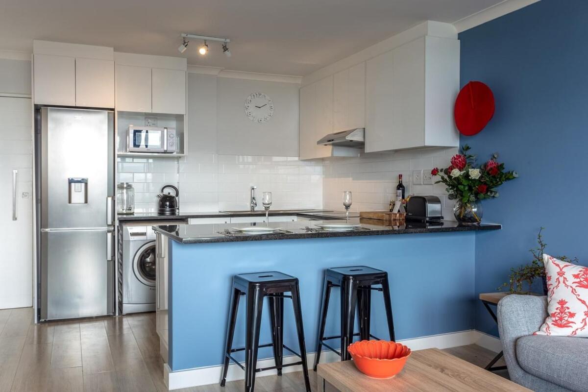 Apartment Tranquil, Spacious, Quiet Trendy With A View Kapstadt