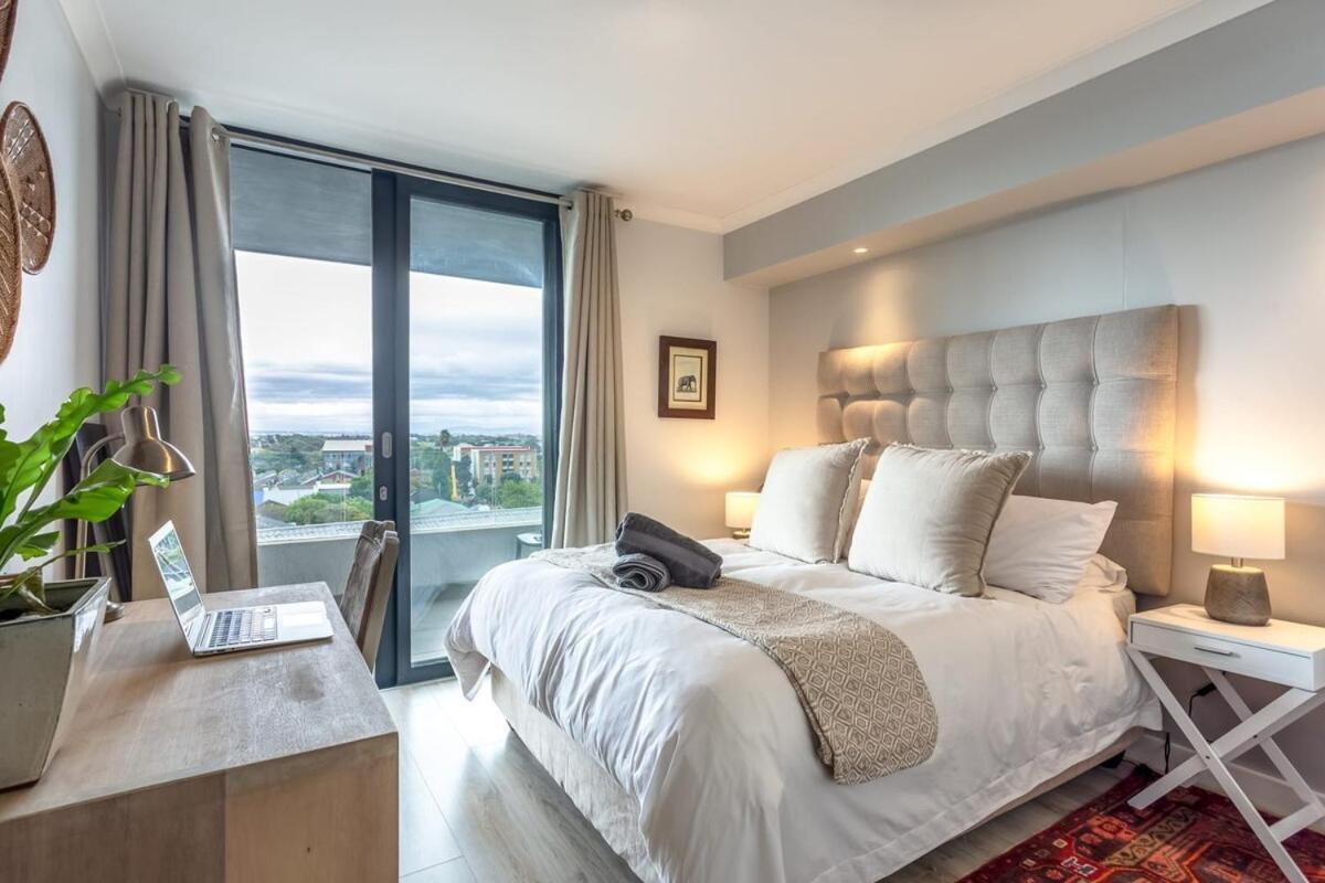 Tranquil, Spacious, Quiet Trendy With A View