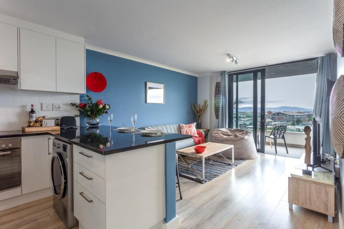 Tranquil, Spacious, Quiet Trendy With A View Apartment Kapstadt
