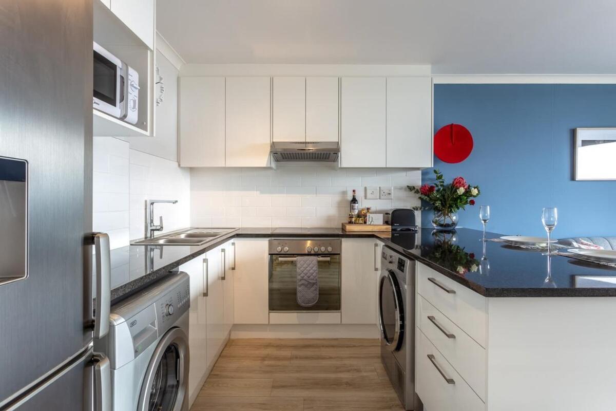 Apartment Tranquil, Spacious, Quiet Trendy With A View Kapstadt